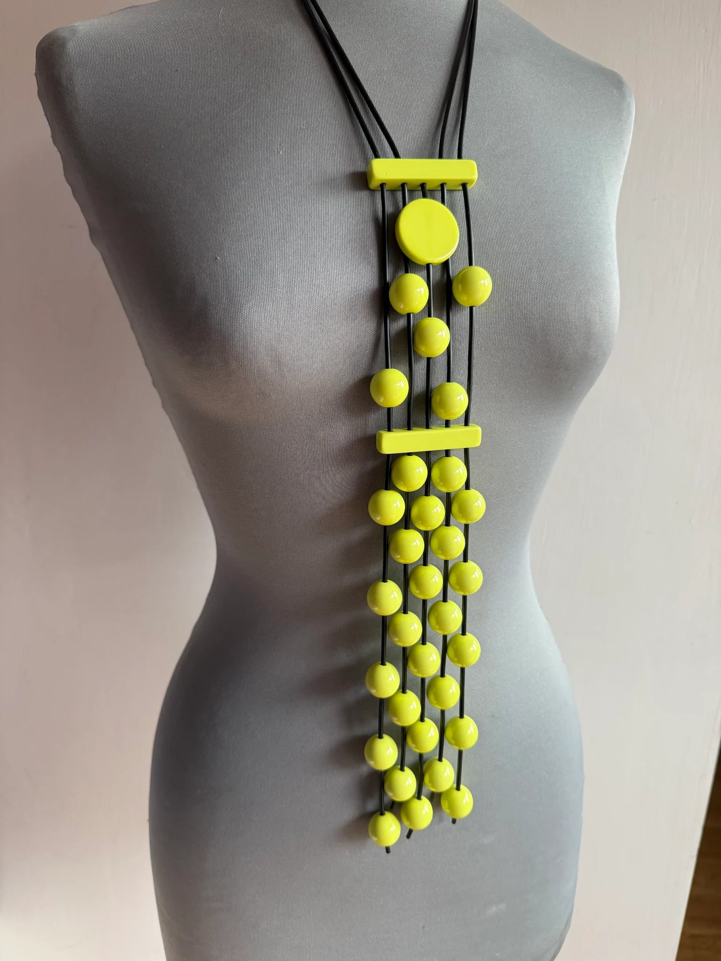 EM Singapore Giallo Necklace