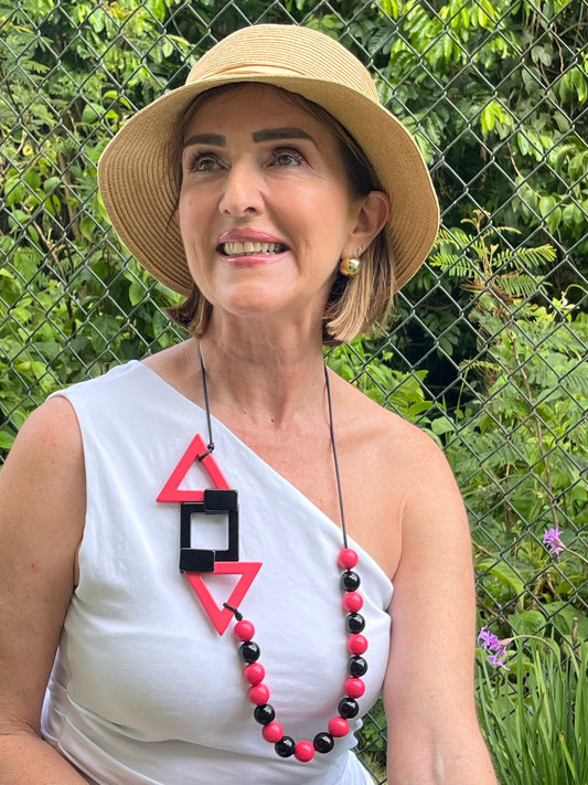 EM Escalation Fucsia Black Necklace